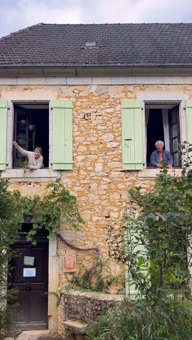 Été 2025 au Colombié - Merci à nos locataires et amis. À l’année prochaine! ☀️
•
Sommer 2025 im Colombié – so viele schöne Momente, vielen Dank an alle die dabei waren! Wir freuen uns auf nächstes Jahr! 
•
The calendars for 2026 and 2027 are now online — book now on www.lecolombie.com for the Early Bird discount! 🙏🏼
•
•
•
#LeColombié #Été2025 #Sommer2025 #Canoë #Dordogne #AbendEssen #Chabrot #MomentsPartagés #GemeinsamGenießen #BauernhofFrankreich #ValleeDeLaDordogne #GiteDeFrance #Ferme #France #SudDeLaFrance #SlowLiving #MomentsDeBonheur #TableEnPleinAir #Quercy #Lot #SummerInFrance #CottagesFrance #Offgrid #landreise #sarlat #swimmingwithhorses #foiredecaminel