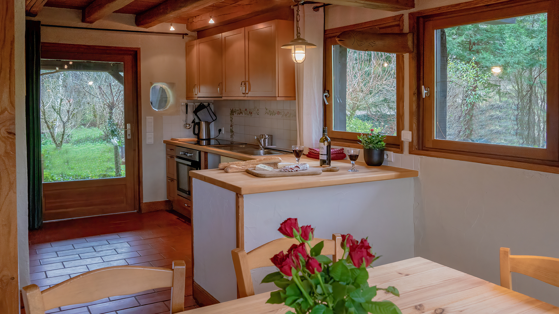 Voll ausgestattete Küche im Ferienhaus im Lot