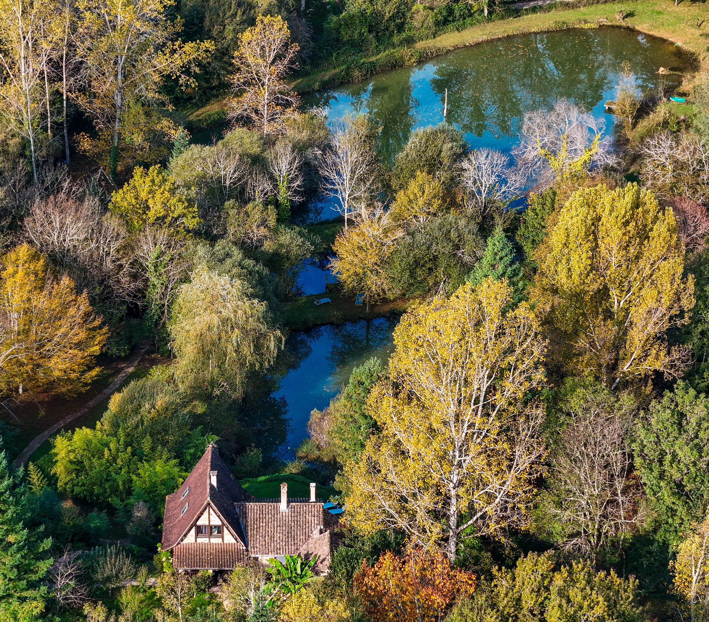 Sauna season starts now. 🍁🍂
📍Cabane du Pêcheur
.
.
.
Danke @stephnitsch76 für die Luftaufnahme!
.
#CabaneDuPêcheur #Ferienhaus #Landreise #HerbstinFrankreich #IndoorSauna #PrivaterPool #NaturPur #Dordogne #AutumnGetaway #RelaxationTime #MaisonDeVacances #ValleeDeLaDordogne #OhMyLot #NatureLovers #HouseRental #WellnessRetreat #EscapadeDordogne #SejourAuVert #AutumnColors #SerenityNow #VacancesEnFrance #CozyGetaway